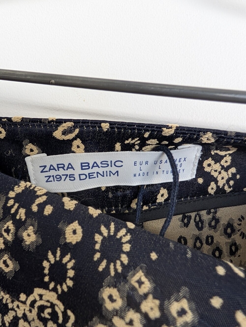Zara Basic  Floral Ruffle Mini Skirt - Size Large 🌸✨ - Picture 5 of 6